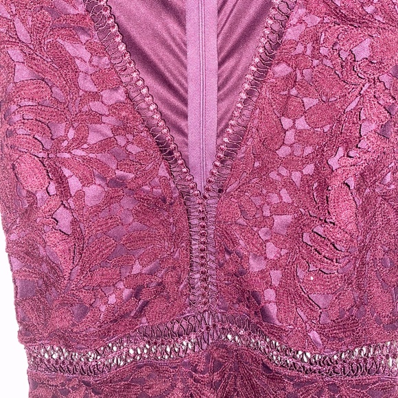 Tobi Wine Lace V Neck Sleeveless Dress - Picture 5 of 8